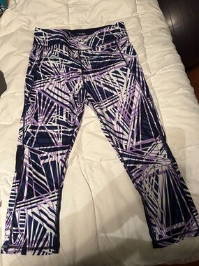 Calvin Klein Navy, Lavender & White Geometric Capri Leggings